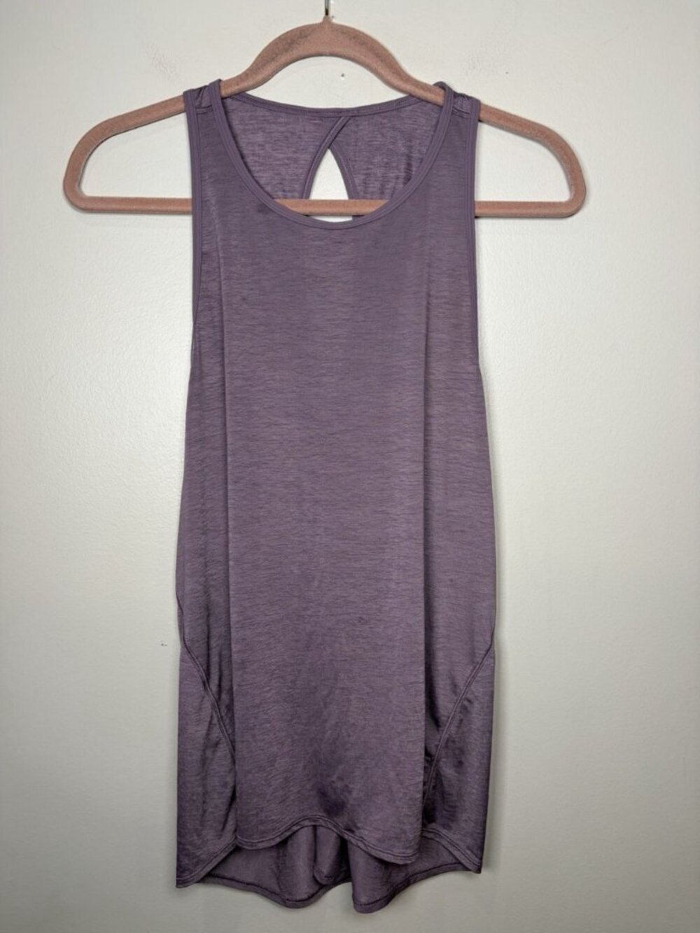 Lululemon Tank Top Womens Size Medium Purple Racerback Athletic Keyhole Back